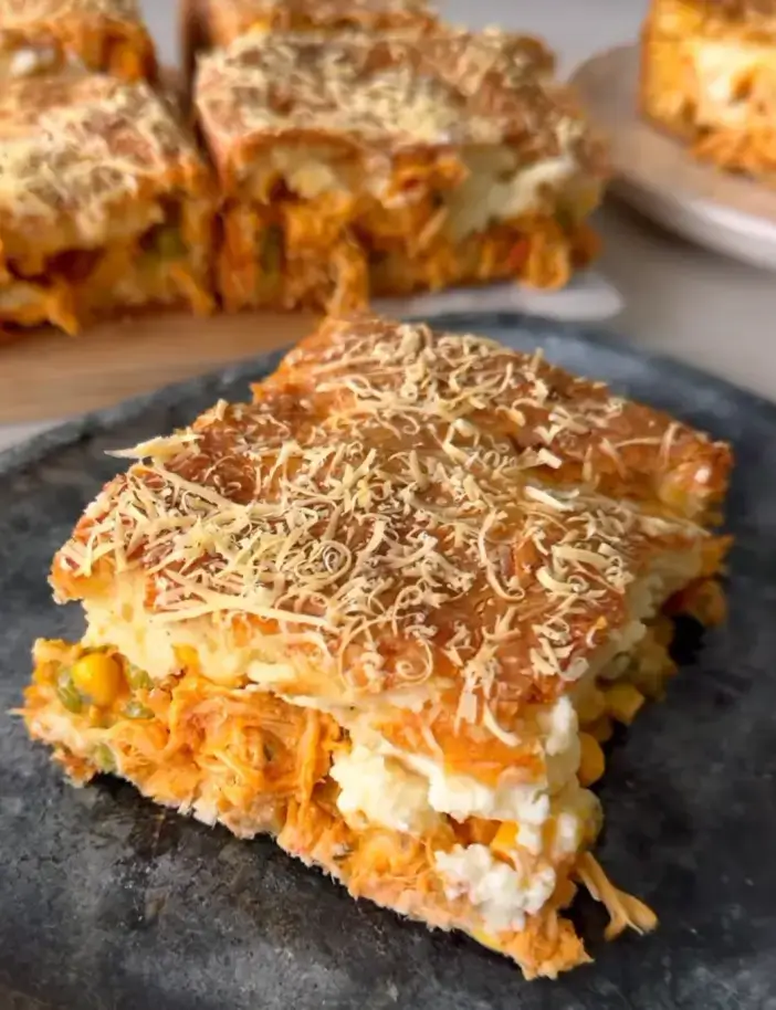 Torta Cremosa de Frango Desfiado